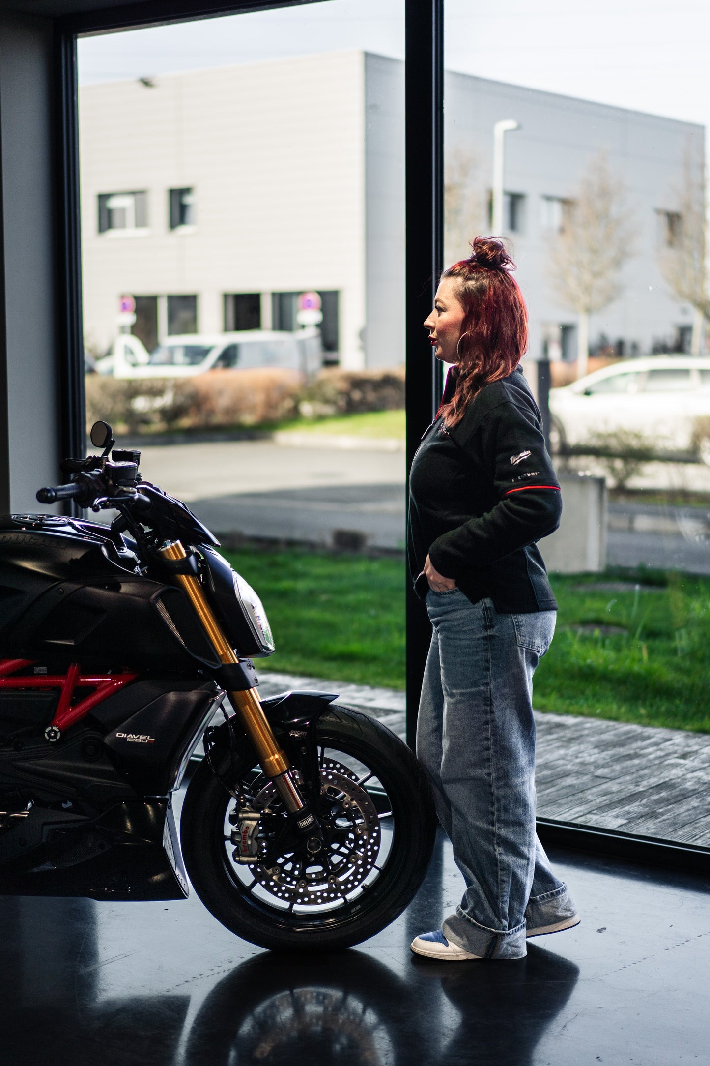 POLAIRE ATELIER SHIFTECH NOIR DÉTAILS ROUGE