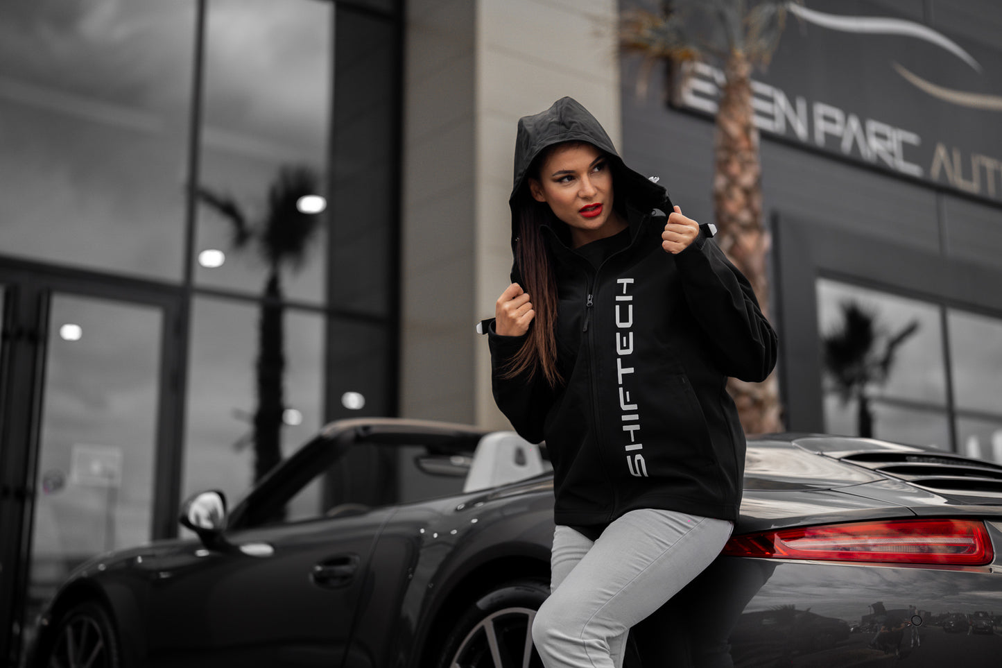 VESTE NOIR À CAPUCHE AMOVIBLE IMPRIMÉ DOS SHIFTECH BLANC - UNISEXE