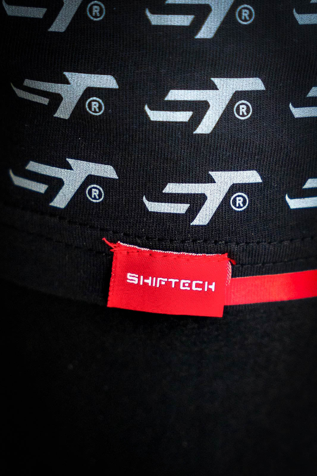 T-SHIRT OVERSIZE NOIR MANCHES COURTES IMPRIMÉ BAS LOGO ST - UNISEXE