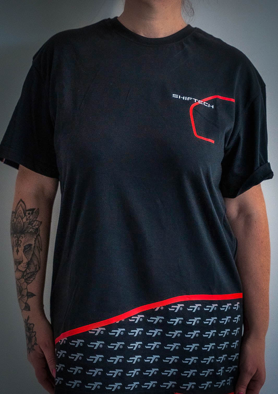 T-SHIRT OVERSIZE NOIR MANCHES COURTES IMPRIMÉ BAS LOGO ST - UNISEXE