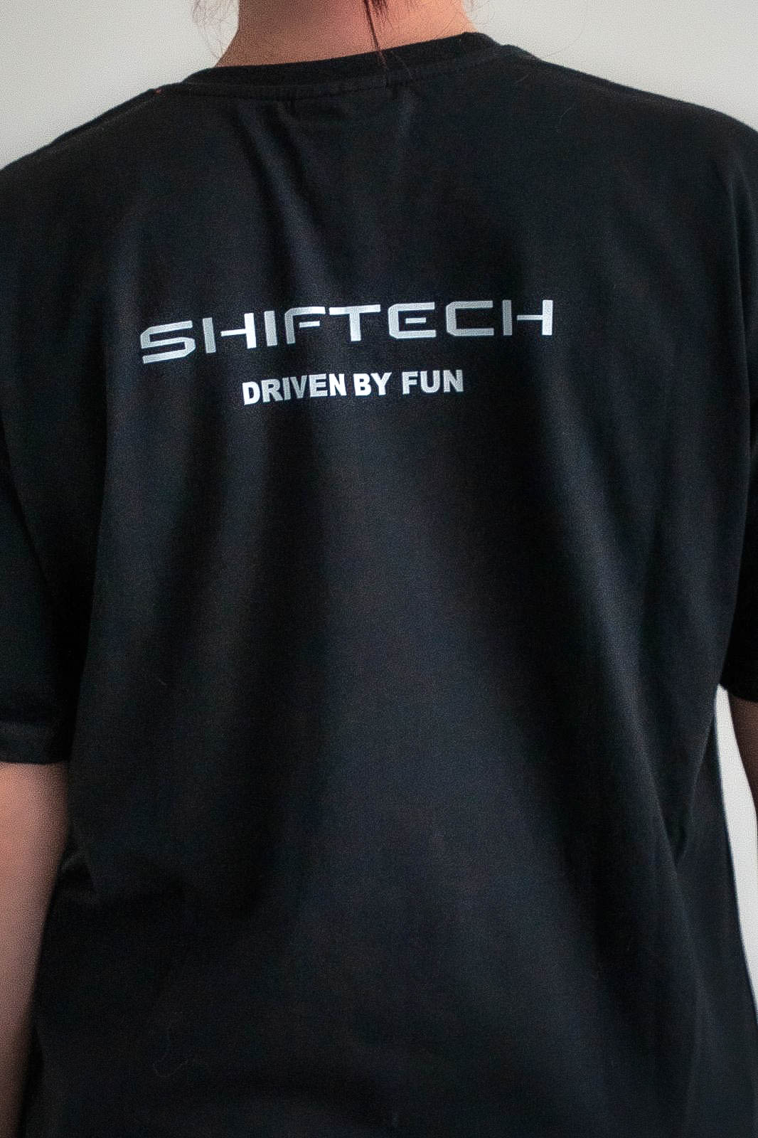 T-SHIRT OVERSIZE NOIR MANCHES COURTES IMPRIMÉ BAS LOGO ST - UNISEXE