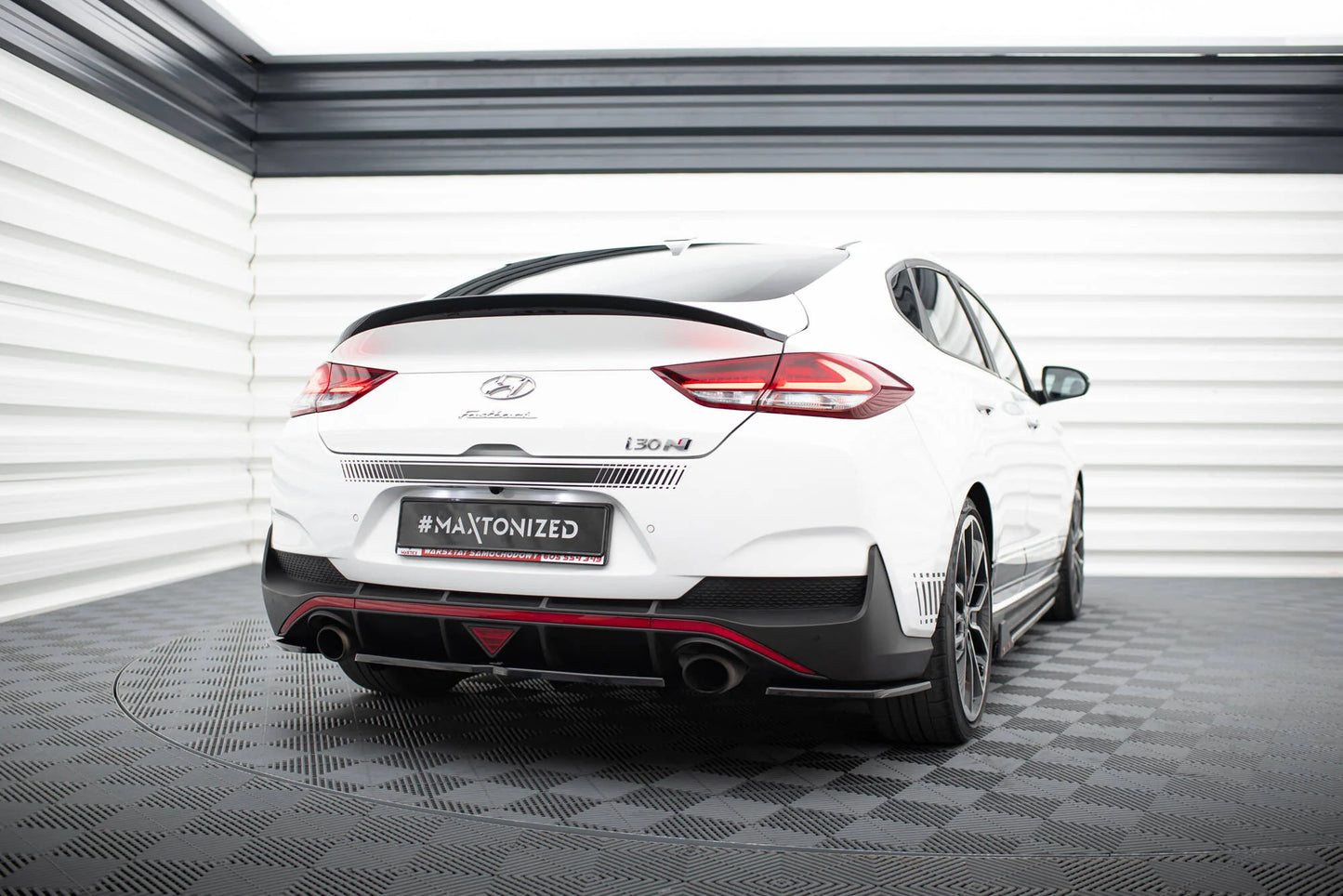 Central Arriere Splitter (avec une barre verticale) Hyundai I30 N Mk3 Fastback  HY-I30-3-N-FB-RD1+RD2G