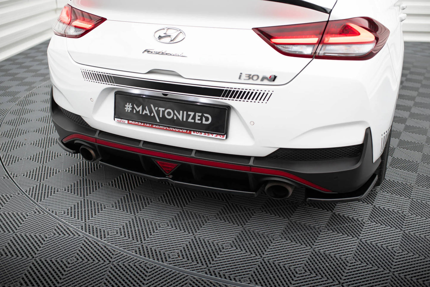 Central Arriere Splitter (avec une barre verticale) Hyundai I30 N Mk3 Fastback  HY-I30-3-N-FB-RD1+RD2G