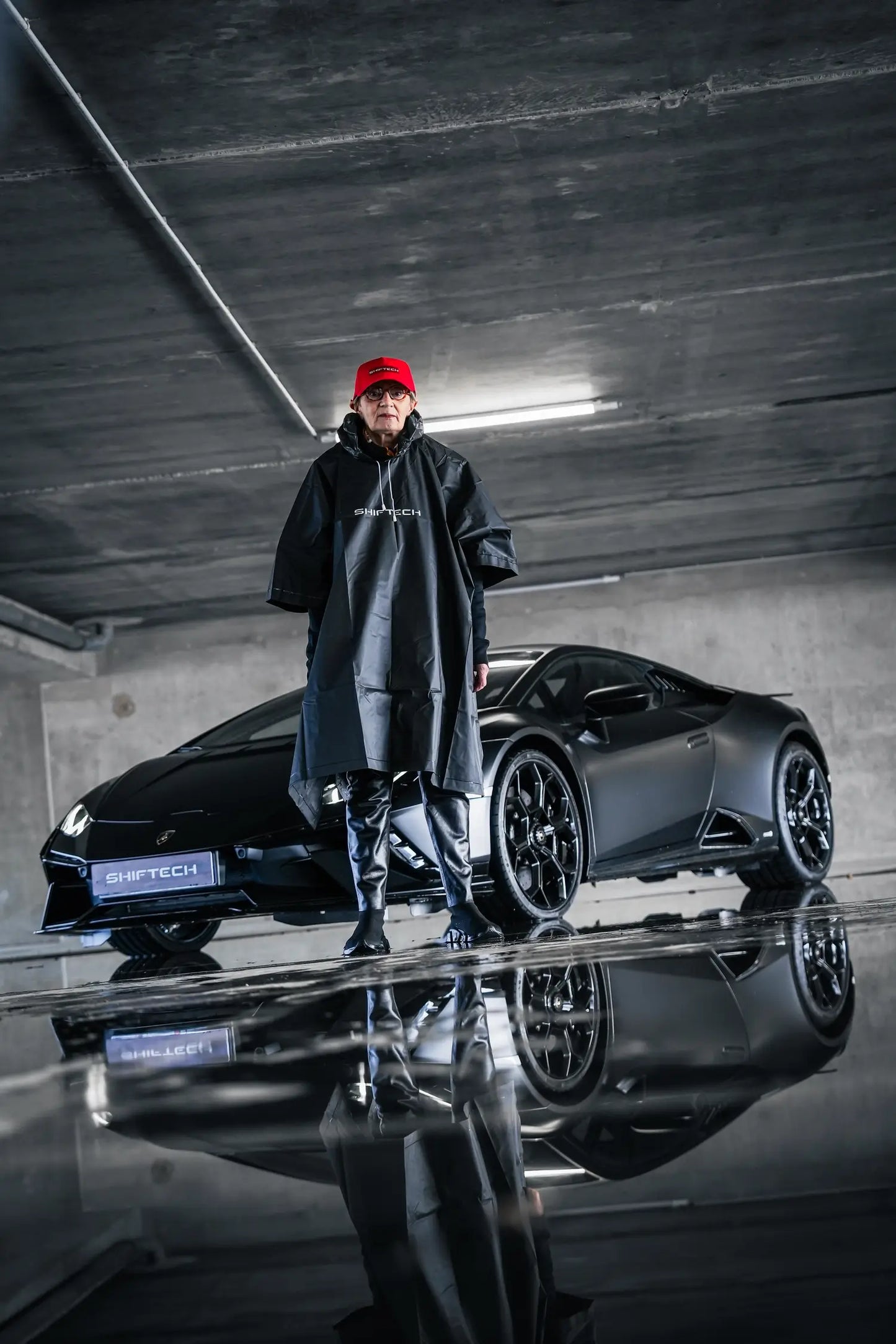 PONCHO NOIR IMPRIMÉ SHIFTECH - UNISEXE